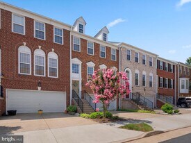 15005 Danube Way in Haymarket, VA - Building Photo