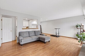 3620 Independence Ave S, Unit 52 in St. Louis Park, MN - Foto de edificio - Building Photo