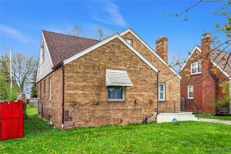 321 Eggert Rd in Buffalo, NY - Building Photo - Building Photo