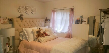 1026 Euclid Ave in Kalamazoo, MI - Foto de edificio - Building Photo