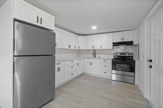 137 SW 9th Ave in Delray Beach, FL - Building Photo - Building Photo