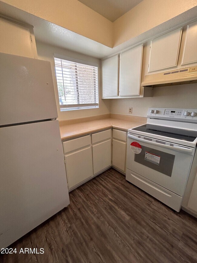 2832 E Le Marche Ave-Unit -101 in Phoenix, AZ - Building Photo - Building Photo