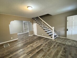 9116 E Milton Ave in Overland, MO - Building Photo - Building Photo