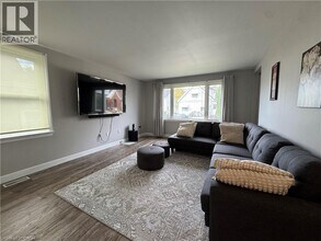19 E 27th St in Hamilton, ON - Building Photo - Building Photo