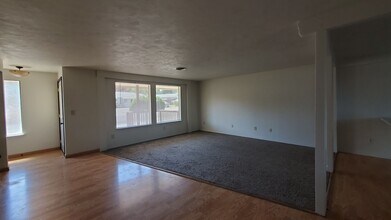 3708-3710 W 17th Pl in Kennewick, WA - Building Photo - Building Photo