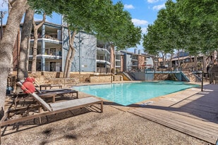 Wood Hollow in Euless, TX - Building Photo