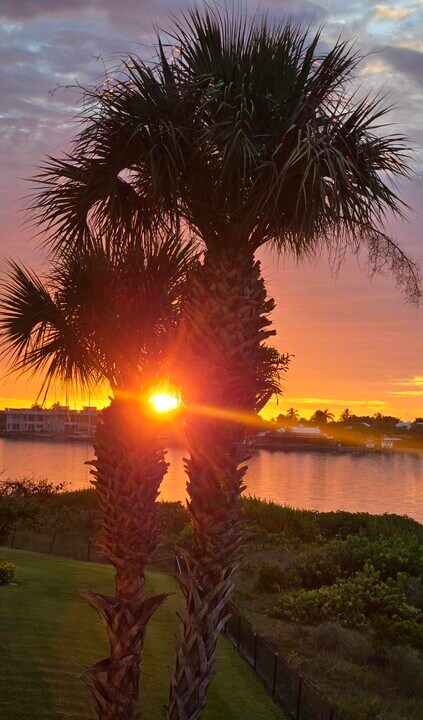 22 Harbour Isle Dr W in Fort Pierce, FL - Building Photo