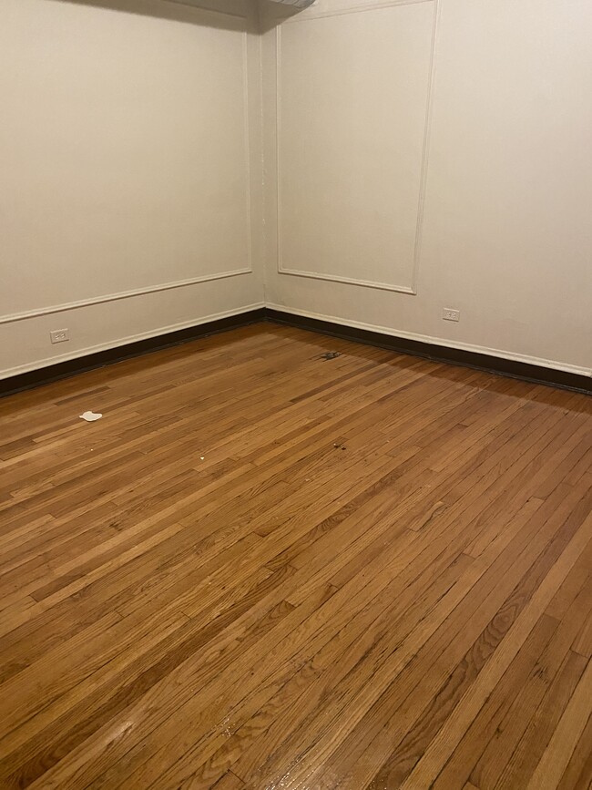 7852 S Colfax Ave, Unit 201 in Chicago, IL - Foto de edificio - Building Photo