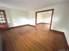 36 Oakwood Ave in West Hartford, CT - Building Photo - Building Photo
