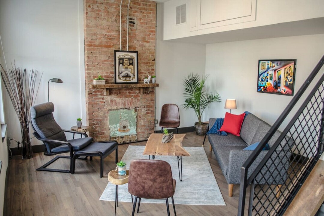 1533 Pleasant St in Cincinnati, OH - Building Photo