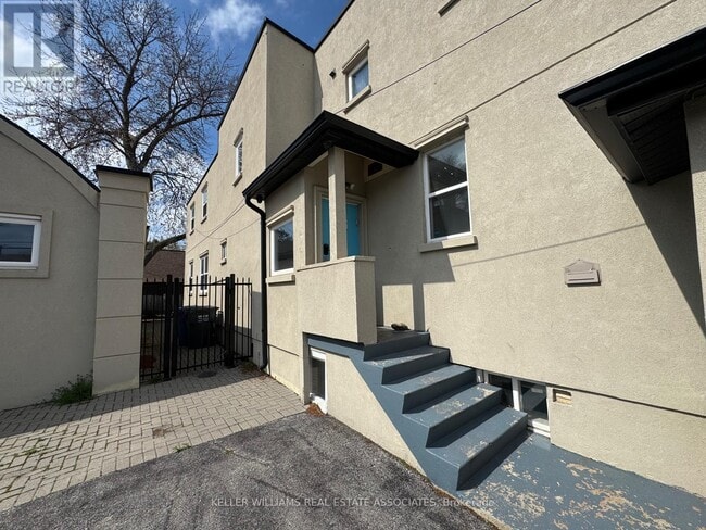 755 Lakeshore Rd E