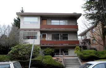 4133 California Ave SW in Seattle, WA - Foto de edificio - Building Photo