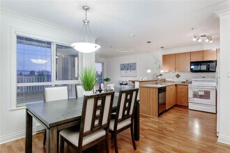 128 W 21st St in North Vancouver, BC - Building Photo - Building Photo