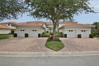 5615 Northboro Dr in Naples, FL - Foto de edificio - Building Photo