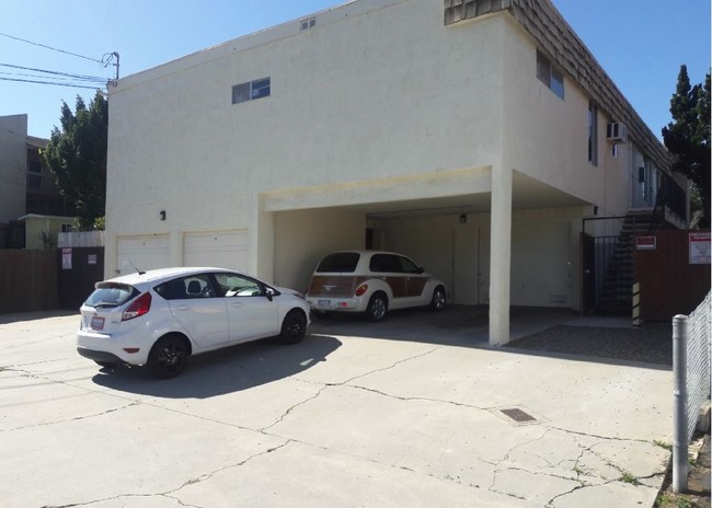 329 N Pico Ave in Fallbrook, CA - Foto de edificio - Building Photo