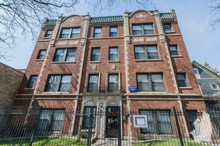 4542 N Damen Ave, Unit 104 Apartments