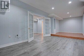 208 Twyn Rivers Dr in Pickering, ON - Building Photo - Building Photo