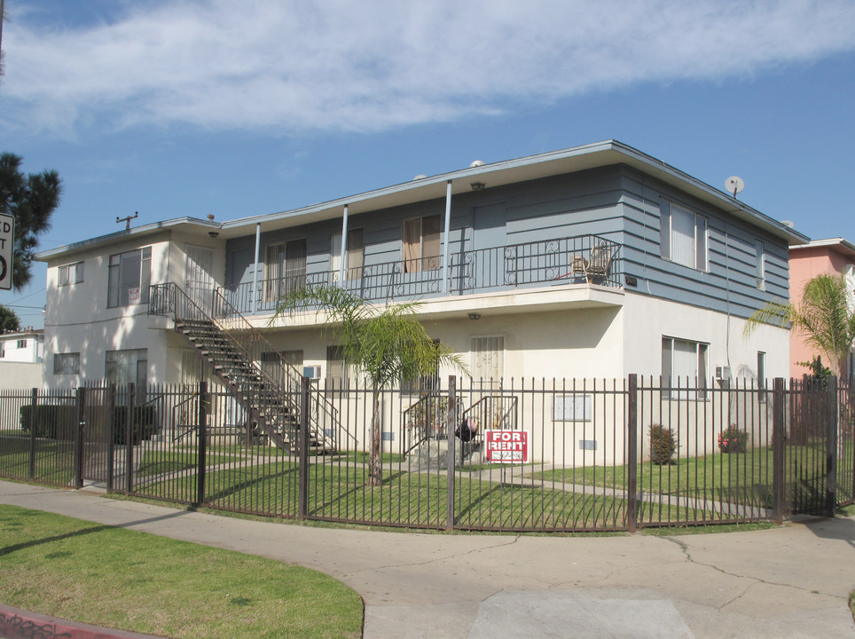 10th Avenue in Inglewood, CA - Building Photo