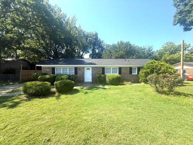 property at 1206 Woodbridge Dr