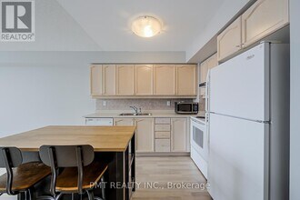 710 Humberwood Blvd in Toronto, ON - Building Photo - Building Photo