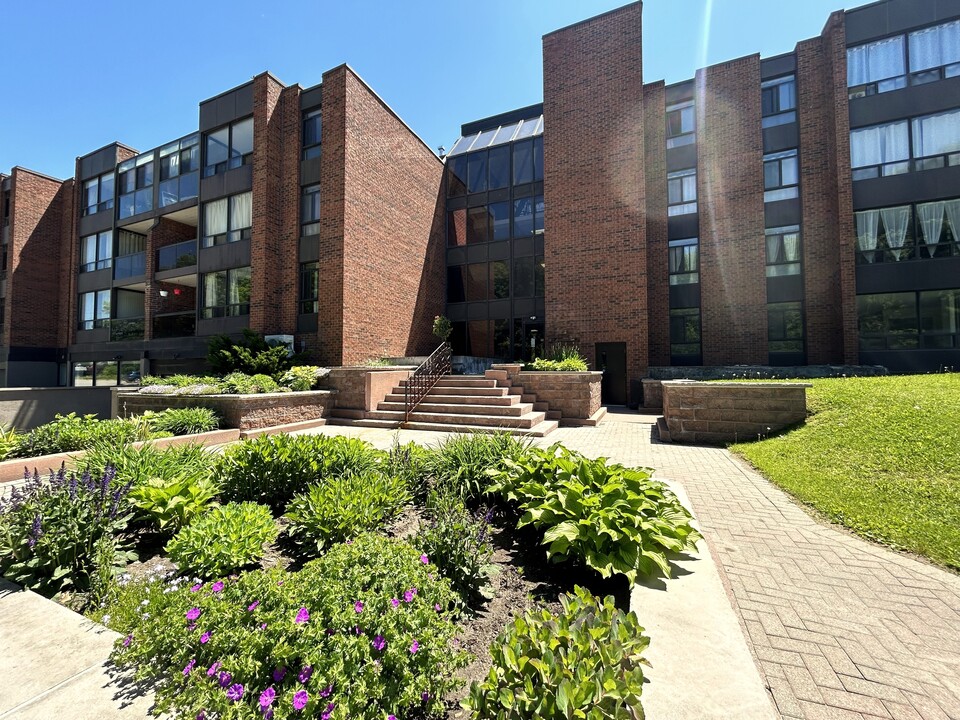 Heather Forest Apartments in Barrie, ON - Building Photo