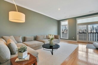 3 Regency Pl in Weehawken, NJ - Building Photo - Building Photo