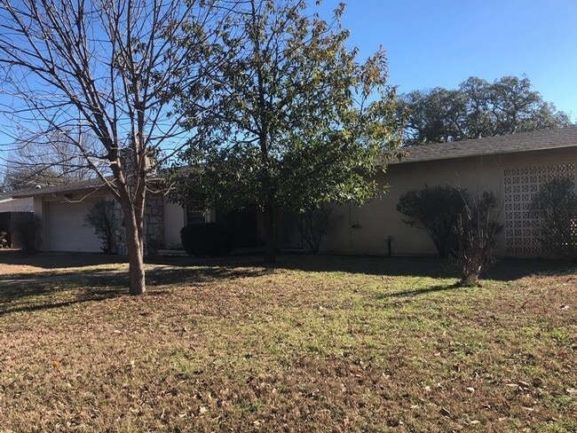 605 Cardinal Dr in Kerrville, TX - Building Photo - Building Photo