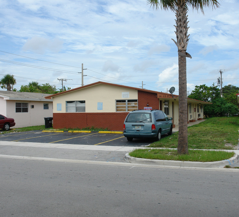 16120 NE 19 Ct in Miami, FL - Building Photo