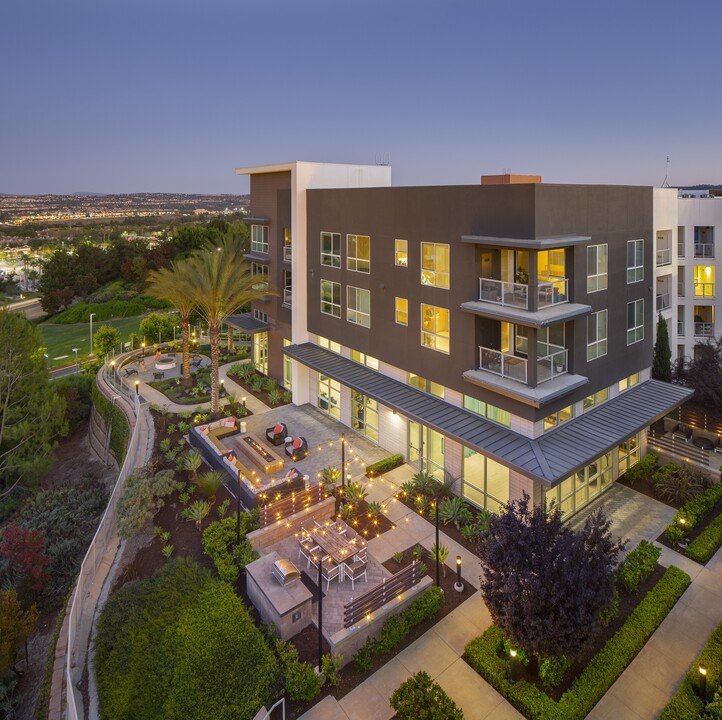 Vantis in Aliso Viejo, CA - Foto de edificio