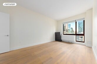 25-21 43rd Ave in Queens, NY - Building Photo - Building Photo