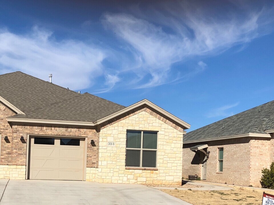 2026 102nd St in Lubbock, TX - Building Photo