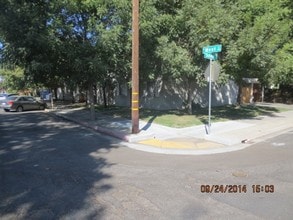 400-410 N West St in Visalia, CA - Building Photo - Building Photo