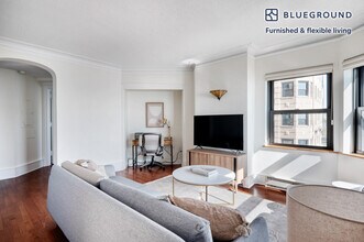 1400 N Lake Shore Dr in Chicago, IL - Building Photo - Building Photo