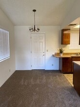 693 Brookridge Dr in Redding, CA - Foto de edificio - Building Photo