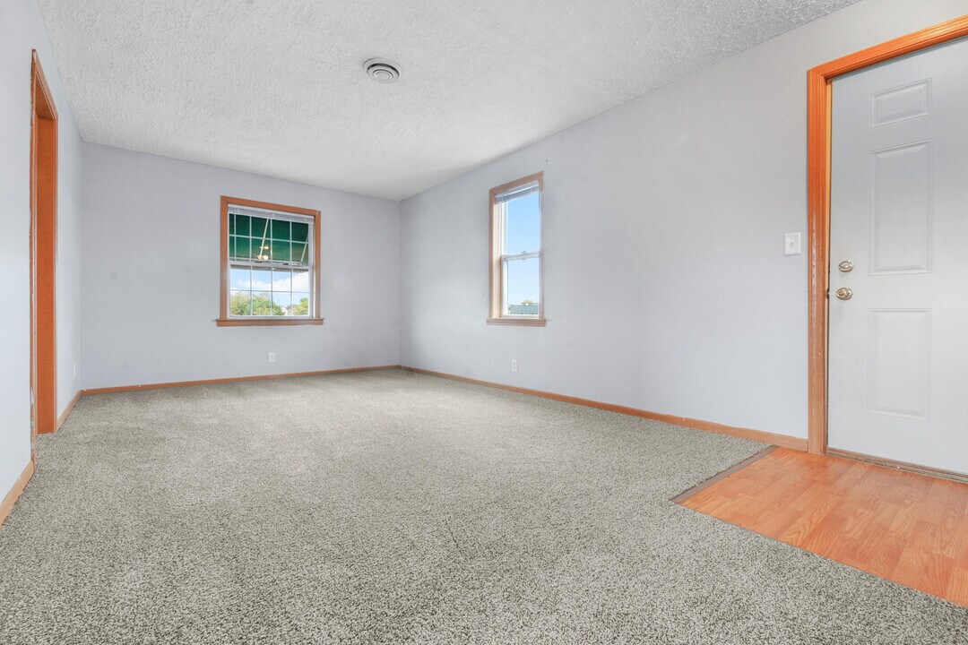 814 N Wisconsin St in Elkhorn, WI - Building Photo