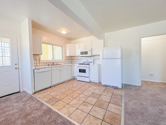 1000 E Burnett St, Unit 4 in Signal Hill, CA - Building Photo - Building Photo