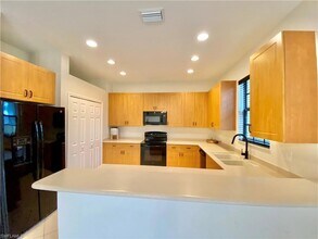 7472 Bristol Cir in Naples, FL - Building Photo - Building Photo
