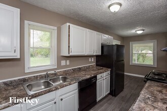 6072 Bettcher Ave in Indianapolis, IN - Foto de edificio - Building Photo