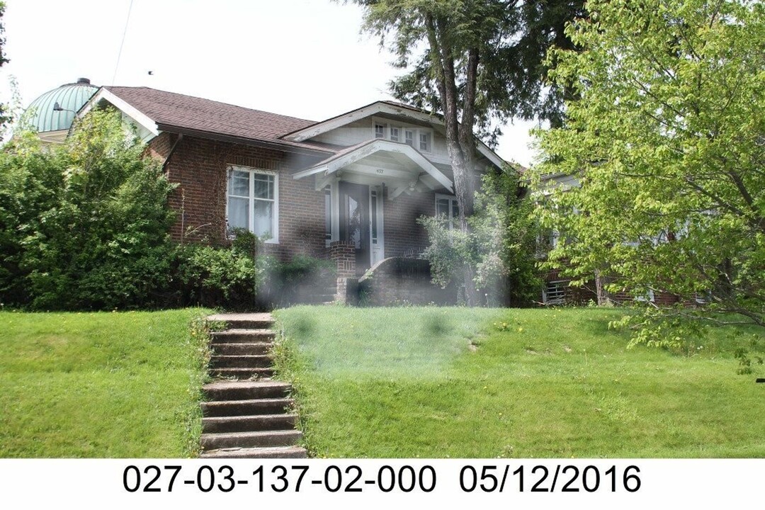 437 E 4th St in Mansfield, OH - Building Photo