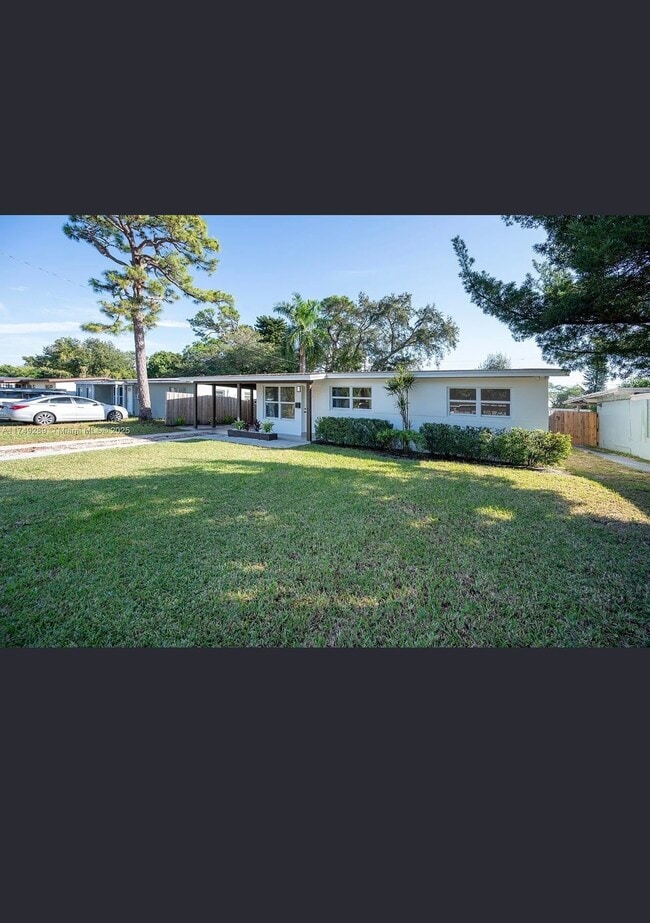 1108 SW 22nd Ter in Fort Lauderdale, FL - Building Photo - Building Photo