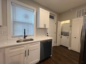 3853 W Palmer St, Unit 1E in Chicago, IL - Foto de edificio - Building Photo