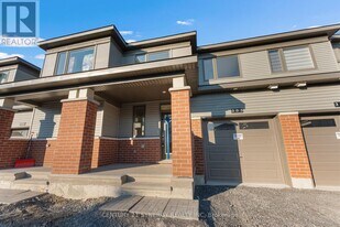 305 Cornflower Row in Ottawa, ON - Building Photo