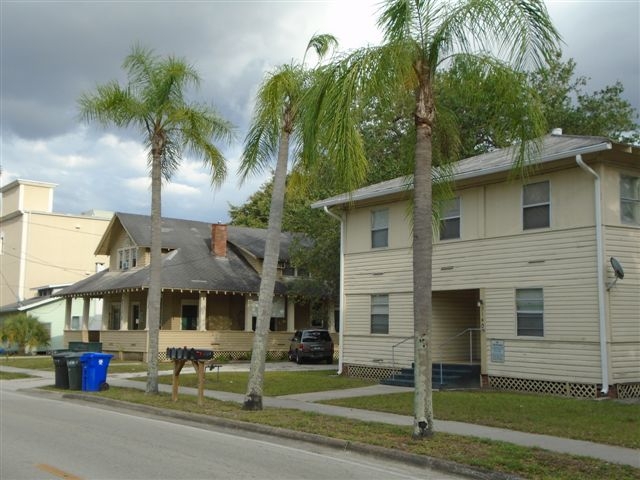 2138-2140 Victoria Ave in Ft. Myers, FL - Foto de edificio - Building Photo