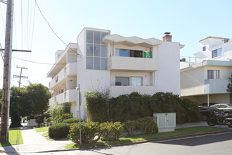 1005 S Barrington Ave in Los Angeles, CA - Building Photo - Building Photo