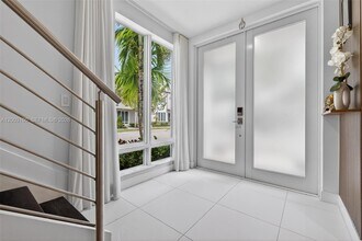 10363 NW 63rd Terrace in Doral, FL - Building Photo - Building Photo