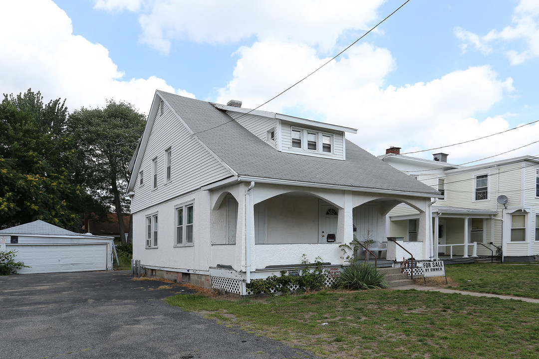 26 Sisson St in East Hartford, CT - Building Photo