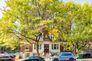 Pembroke in Montréal, QC - Building Photo
