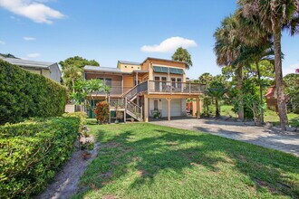 1042 SE St Lucie Blvd in Stuart, FL - Building Photo - Building Photo