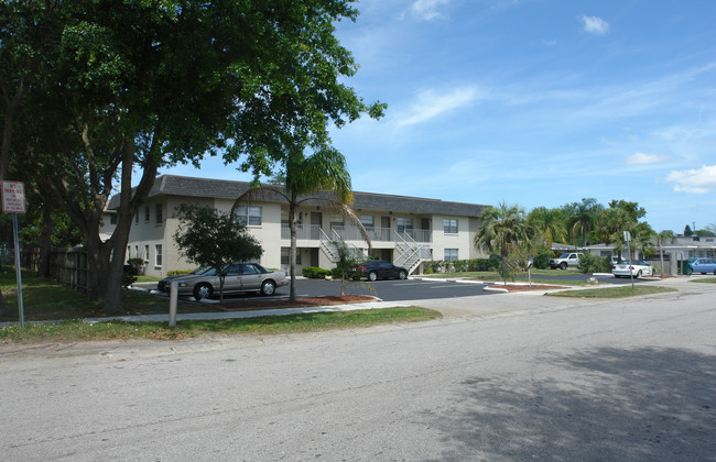 410 S Nimbus Ave in Clearwater, FL - Foto de edificio - Building Photo