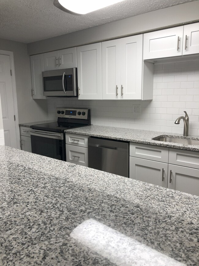 31 Sequoia Ct, Unit 31 Sequoia Court in Evesham, NJ - Foto de edificio - Building Photo